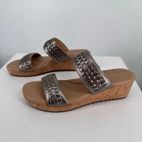 Easy Spirit Lillia Platform Wedge Sandals in Gold size 8 NEW in Box