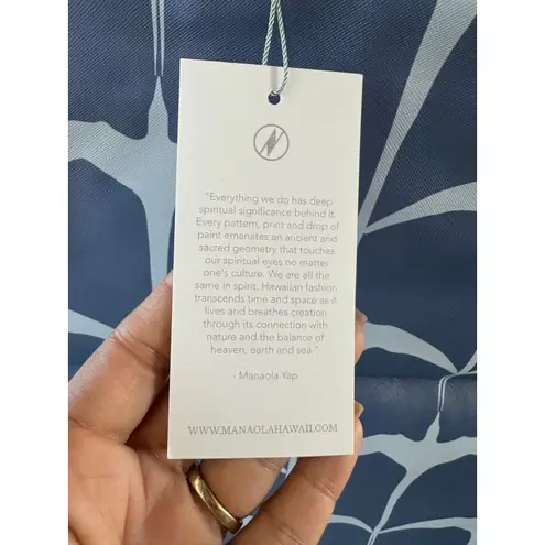 NWT Manaola Kinolau Collection All Over 'Iwa Birds Zipper Closure Tote Bag Blue