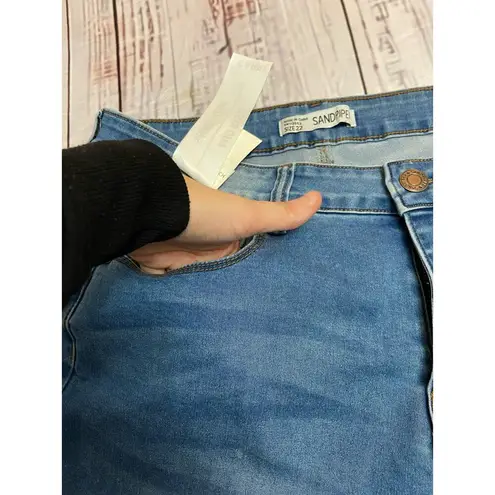 Sandpiper Mid Rise Capri Womens 22 Super Stretch Snap Hem Medium Wash Pocket NWT Blue Size undefined