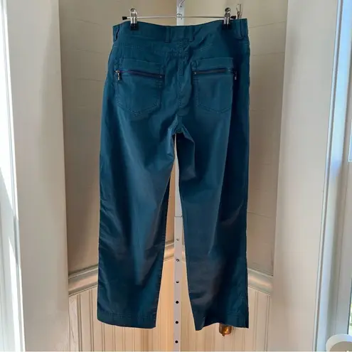 St. John SoCa Green Crop Pants Size 6 Made in USA Quiet Luxury