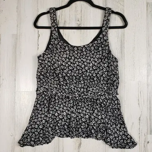 Everleigh NWT Sleeveless Black White Floral Sharkbite Tank Top Size Medium