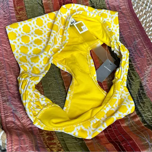 JC Penny NWT  Yellow White Basket Weave Print Bikini Bottom size Medium