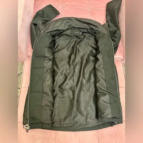 Tahari Women’s Slim Black Puffer Jacket Andi with Hood and Drawstrings: SZ Small
