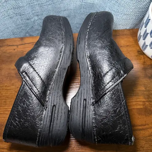 Dansko XP Black Leather Tooled Floral Embossed Clogs Comfort EU 38 US 7.5 Nurses
