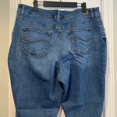 Lee  Size 18W Relaxed Fit Straight Led Mid Rise Med Wash Zip Stretch Denim Jeans