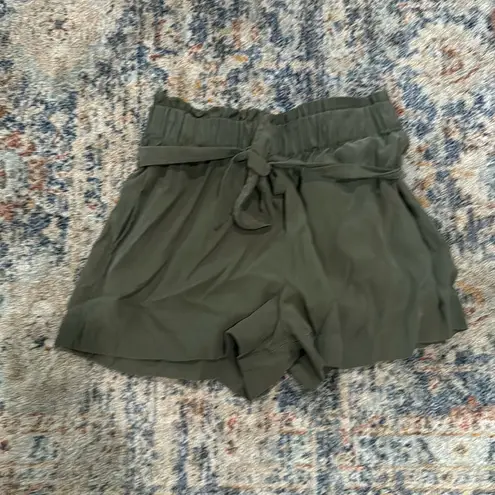 BCBGMAXAZRIA Bcbg Paperback High Waisted Shorts Women’s Shorts Size S‎ olive green