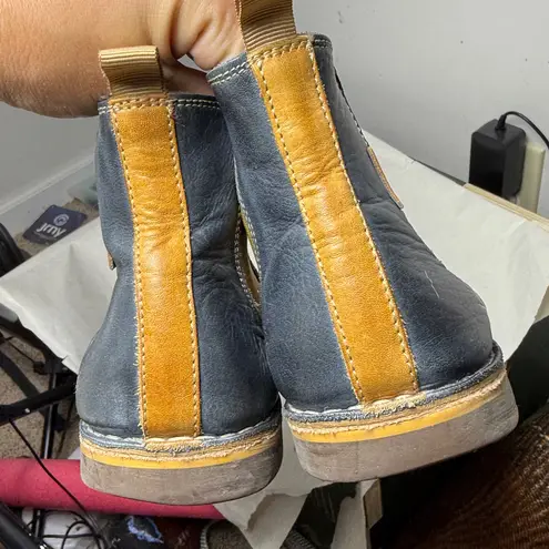 LIKE NEW PIKOLINOS Royal Pull on Chelsea Boots Sz 40 Gold