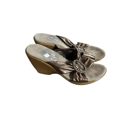 90's y2k vtg. bronze leather embellished wedge ONEX sandals heels size 9 1/2. Brown