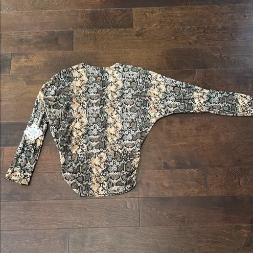 Free Kisses Snake Pattern Graphic Fitted Blouse Brown Black MSRP $38