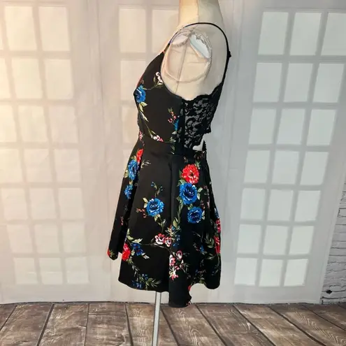 B. Smart Black Floral V-Neck Inverted Pleat Party Skater Mini Dress Size 9