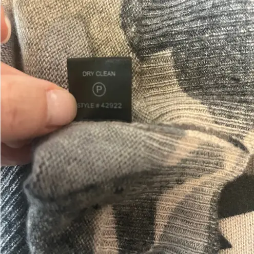 Skull Cashmere Lucy Camo Front Skull 100% Cashmere Sweater sz. XS