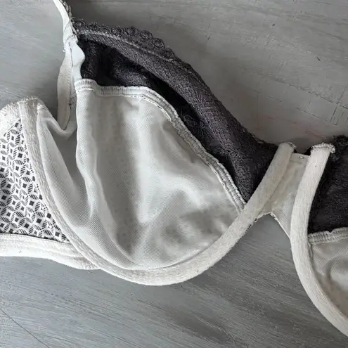 Soma Intimates Lace Trimmed Smoothing Underwire Geometric Pattern Bra Size 38D