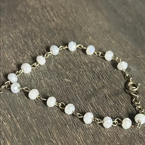 This is a moonstone beaded bracelet with a cushion