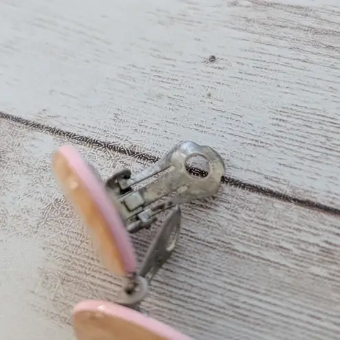 Vintage Clip On Earrings Woodgrain Pattern Oval