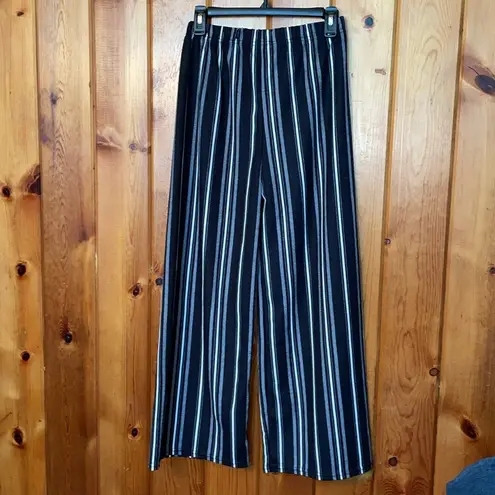 Stripped dressy pants black and white size medium/large wide leg pants comfy