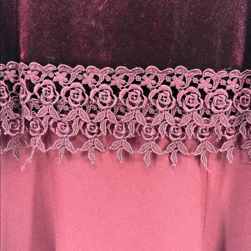 Elegant Burgundy velvet top lace detail 90s vintage tie back Dress 7 Y2K holiday Red Size undefined