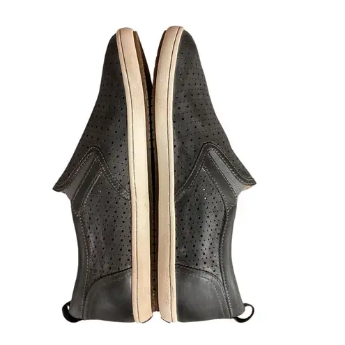 Taos Women's Size 9.5 Leather Court Sneaker In Steel Grey Slip On Comfortable Gray