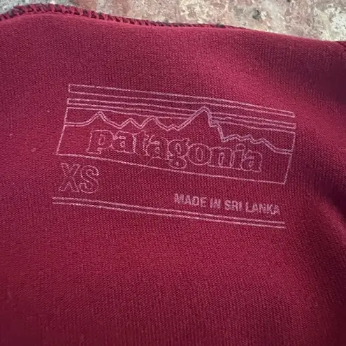 Patagonia XS  Women’s Leggings in a red‎ color.