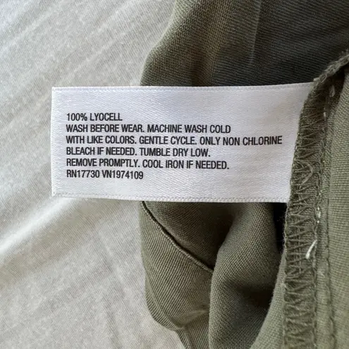 Isabel NWT Maternity Green Short Sleeve Button