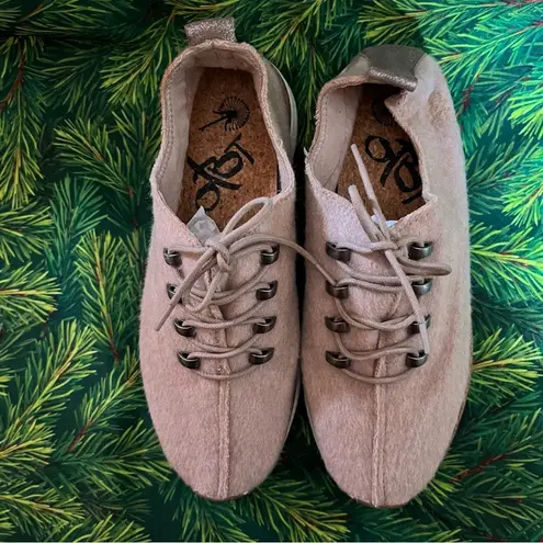 OTBT Courier Platform Sneaker, beige, NWOT, size 9.5