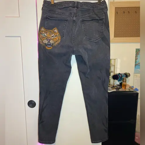 TigerSass Black Hand