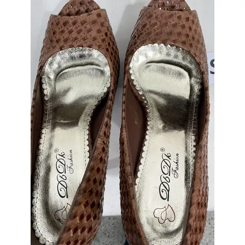 Womans Db Dk Fashion Robby Brown Peep Toe Platform Party Shoes Size 8
