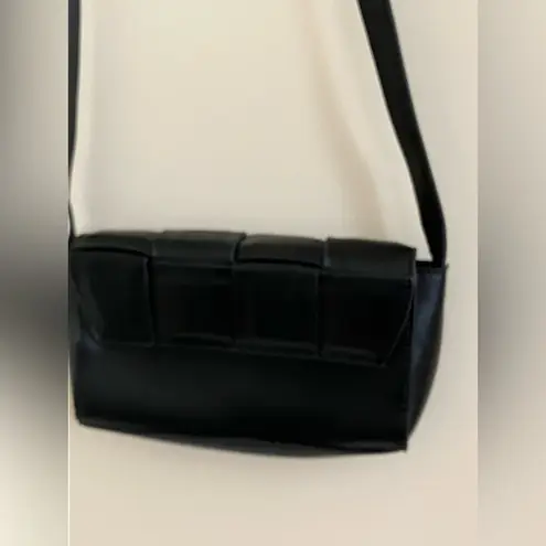 Mini Weave Cassette Black with Adjustable Strap