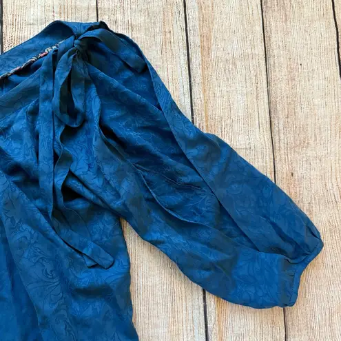 Holding Horses Elegant Blue Women's Top