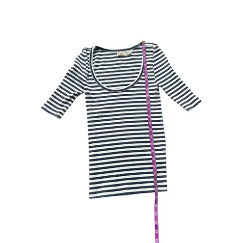 Faherty Freestyle Rib T-Shirt in Navy
Desi Stripe Scoop Neck 3/4 Sleeve Top XS