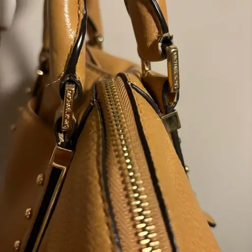 MICHAEL KORS Bowery Large Leather Shoulder Bag Tan Caramel Crossbody Strap