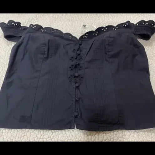 Free People  Baby Scallop Top Cropped Off Shoulder Sweetheart neckline top.Large