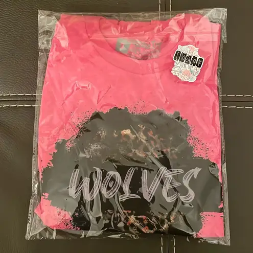 Game day, Wolves, graphic, tee, cheetah, size small women. New with packaging. Pink