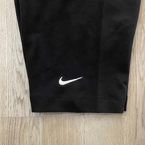 Nike  Essential legging shorts in black