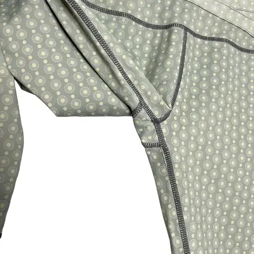 Luxy Activewear Sage Green Medallion Print Criss Cross Waist Capri Leggings Size 6