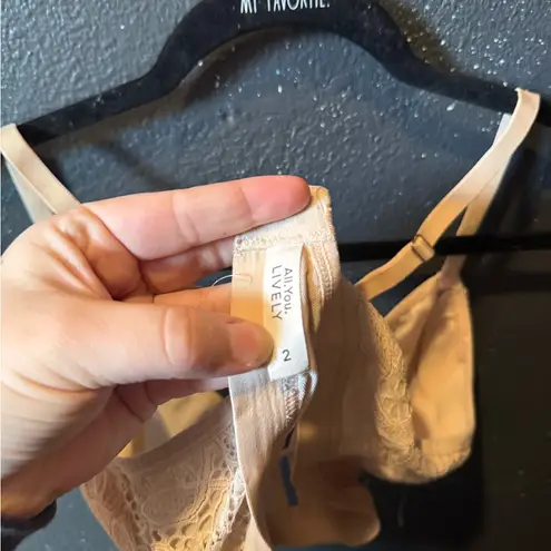 Women’s All You Lively Lace Beige Bralette Size 2