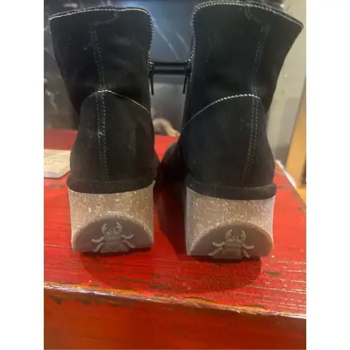 Fly London - Suede Ankle Boots Wedge Heel Bootie with Zipper - Nilo - Black. SIZ