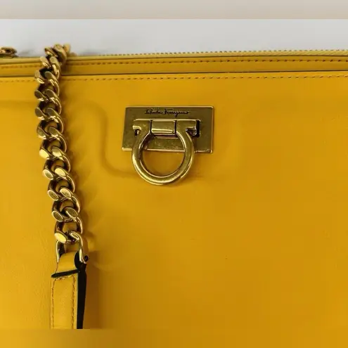 Salvatore Ferragamo 21L013 Trifolio Gancini Logo Leather Crossbody Shoulder Bag