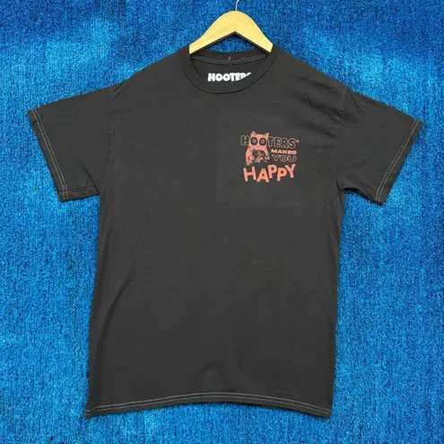 Hooters “Since 1983” Graphic T-Shirt Size Medium