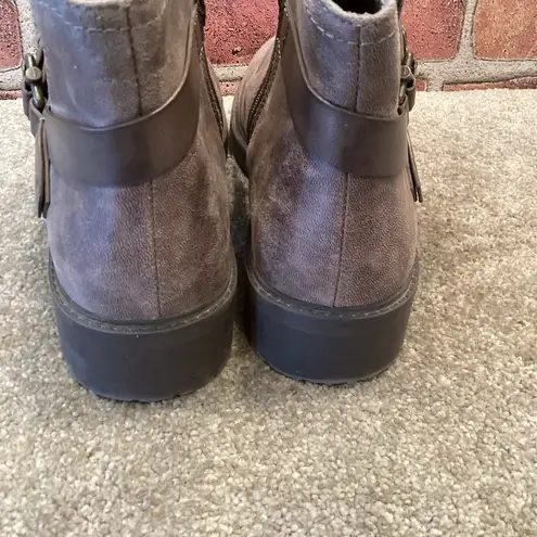 Baretraps Chrisa womens Taupe brown ankle boots size 9.5