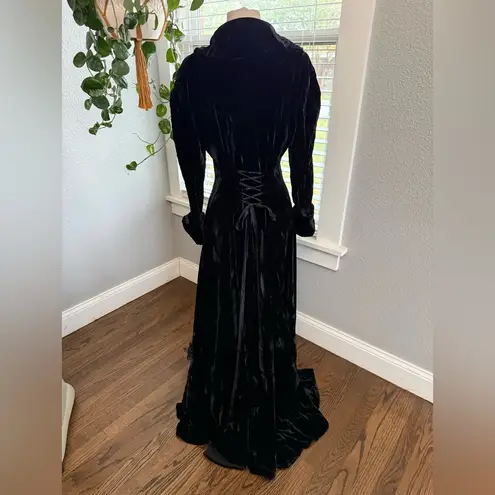 Vintage Rare Linda Harris Velvet Maxi Length Coat Size Medium Opera Coat Black