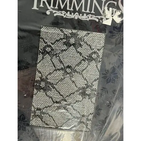 Trimmings Women's Fashion Pantyhose Collection Size B Black