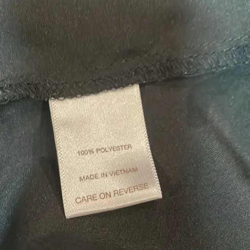 Floral and lace shift dress with cuffed sleeves keyhole button on back Black