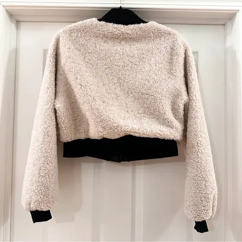 NWT Jules Kae Cropped Fuzzy Sherpa Bomber Jacket Cream Sz Small Black