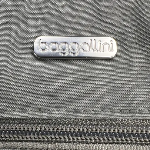 Baggallini  Nylon Adjustable Crossbody Travel Bag Purse Embossed Gray Leopard