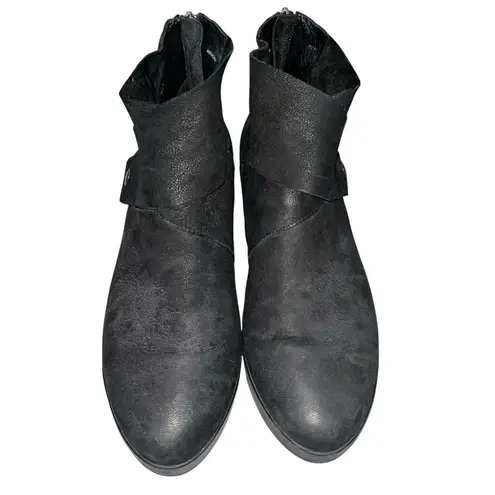 Eileen Fisher  Black Tread Tumbled Nubuck Leather Booties Boots Shoes size 8