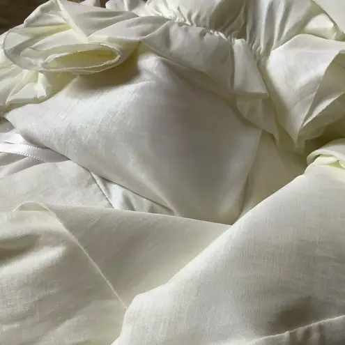 Short taffeta white satin stretch dress rushed shoulder rosettes sheath size M Size M