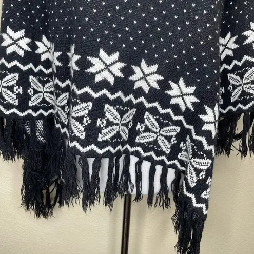 89th & Madison New York Black & White Fringe Detail Knit Poncho Medium