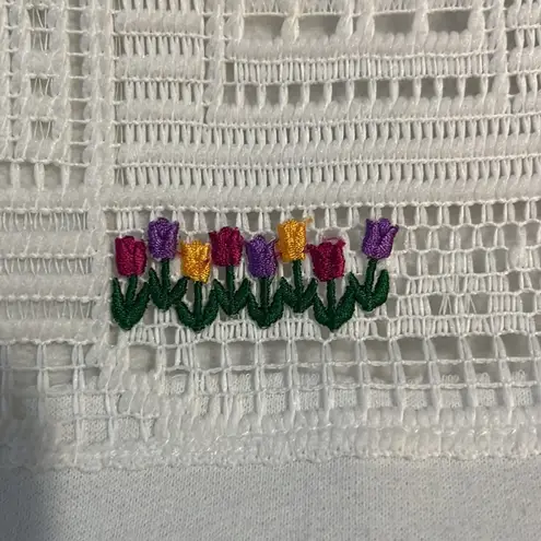 Vintage Appliqué Lace White Granny Sweatshirt with House and flowers Medium