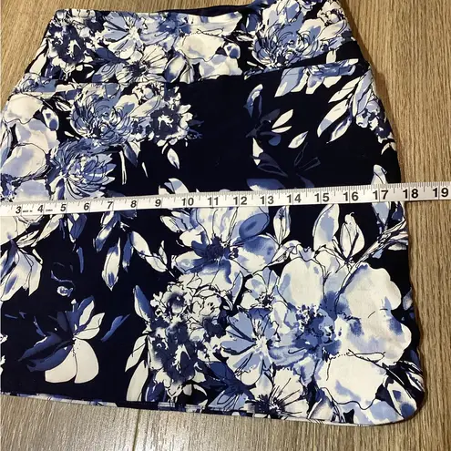 S.C. & Co. Floral Blue and White Women's Skirt size XS pre owned