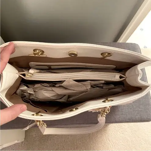 Bueno New Collection Purse Light Grey with Gold Hardware Cute & Flower Accent